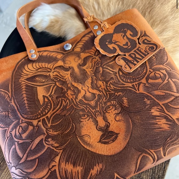 *SOLD* Broke-In Hearted Leather Purse - Picture 4 of 7